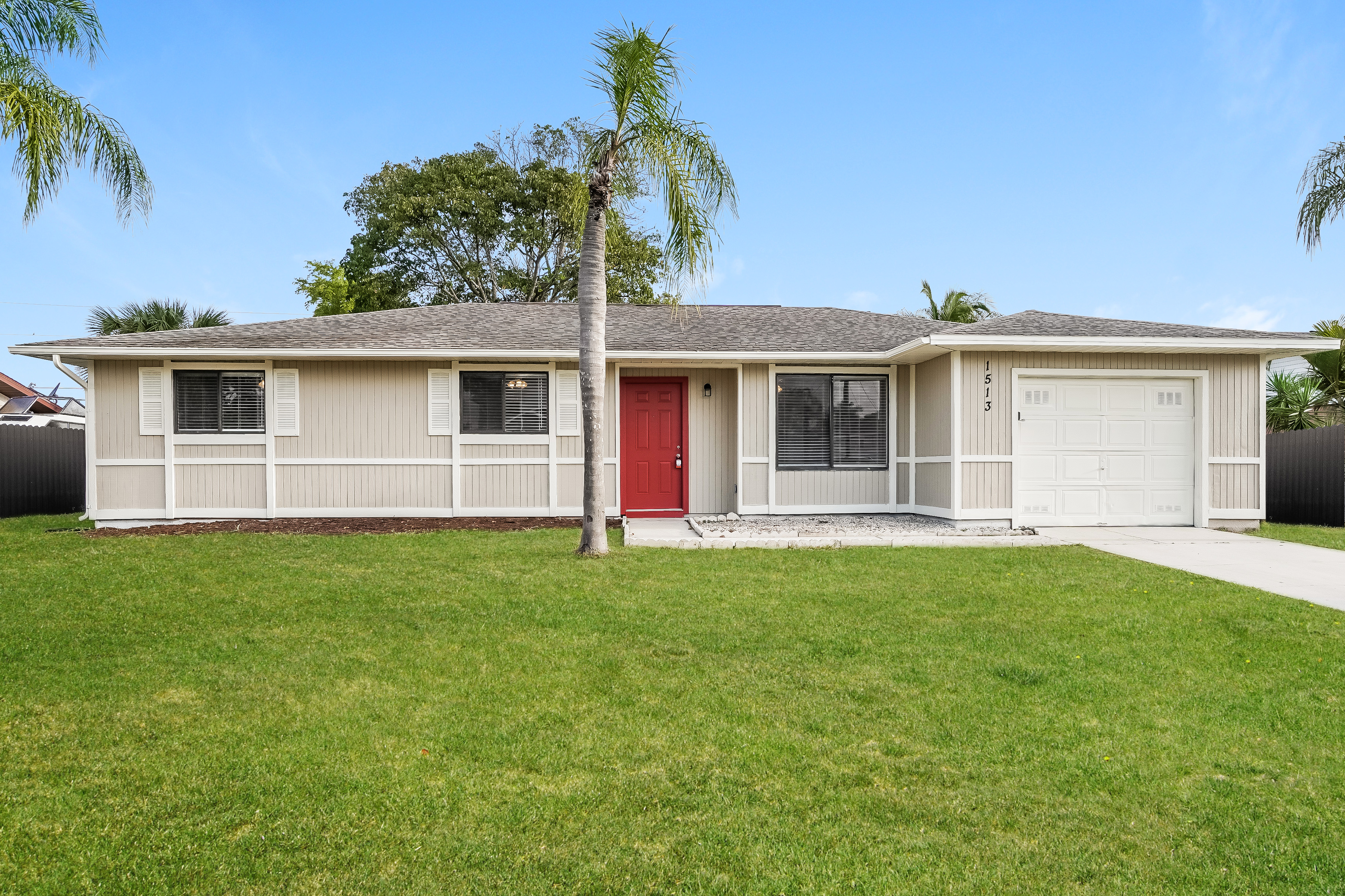 1513 N E VAN LOON LN CAPE CORAL, FL 33909